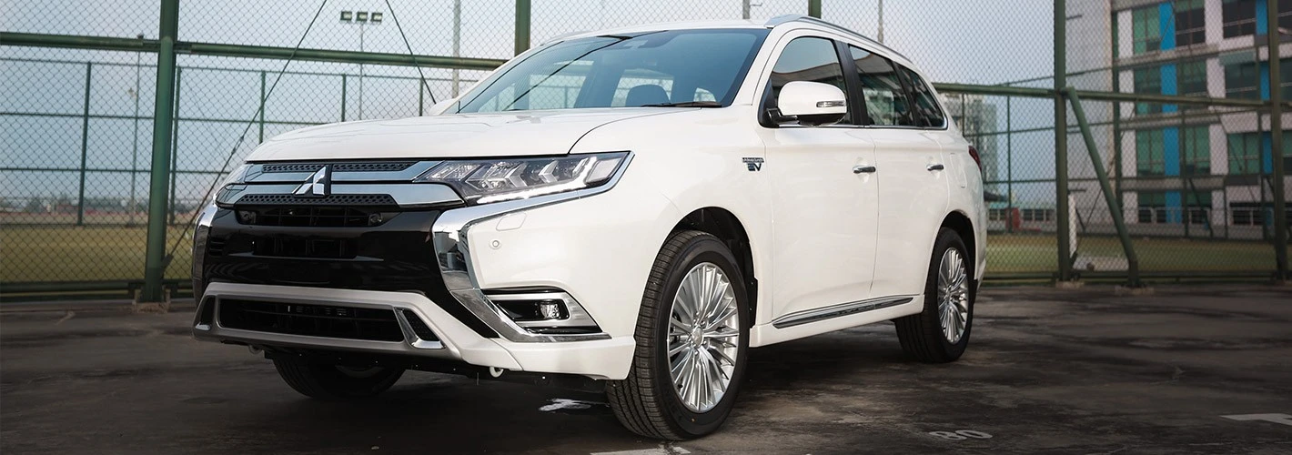 Mitsubishi Outlander PHEV Jakarta Bogor Depok Tangerang Banten Bekasi Karawang Subang Bandung Cianjur Mitsubishi Outlander PHEV Jakarta Bogor Depok Tangerang Banten Bekasi Karawang Subang Bandung Cianjur